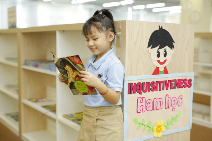 Trường Vinschool Central Park c&oacute; 2 thư viện, d&agrave;nh cho học sinh Tiểu học v&agrave; Trung học với rất nhiều c&aacute;c đầu s&aacute;ch về nhiều lĩnh vực kh&aacute;c nhau như To&aacute;n, Văn học, Khoa học kh&aacute;m ph&aacute;, tiếng Anh&hellip; Nh&agrave; trường cũng rất ch&uacute; trọng ph&aacute;t triển văn ho&aacute; đọc cho học sinh.