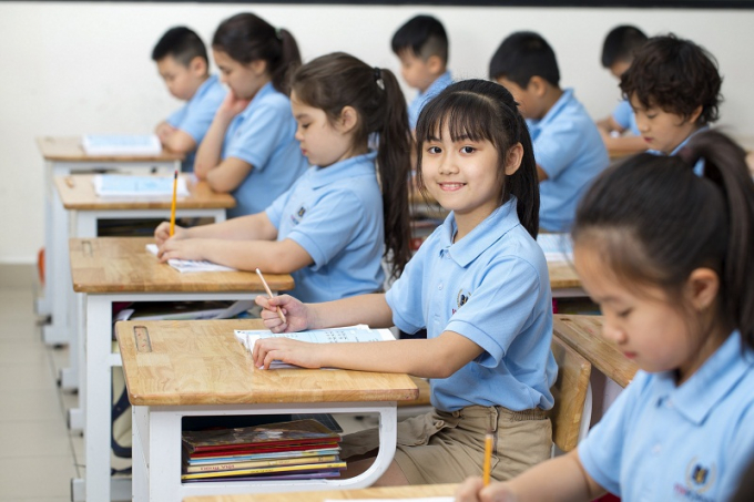 Trong năm học 2017 &ndash; 2018, Vinschool cũng trở th&agrave;nh cơ sở gi&aacute;o dục đầu ti&ecirc;n v&agrave; duy nhất tại Việt Nam đưa chương tr&igrave;nh &ldquo;Kỹ năng thế kỷ 21&rdquo; v&agrave;o giảng dạy ch&iacute;nh kh&oacute;a, với bộ gi&aacute;o tr&igrave;nh song ngữ lần đầu ti&ecirc;n được xuất bản tại Việt Nam. Chương tr&igrave;nh hiện đang được giảng dạy tại 4.655 trường thuộc hệ thống IB (c&aacute;c trường t&uacute; t&agrave;i Quốc tế - International Baccalaureate) ở hơn 160 quốc gia. Tại Việt Nam, Vinschool l&agrave; cơ sở gi&aacute;o dục duy nhất giữ bản quyền bộ gi&aacute;o tr&igrave;nh đặc biệt n&agrave;y.  &nbsp;