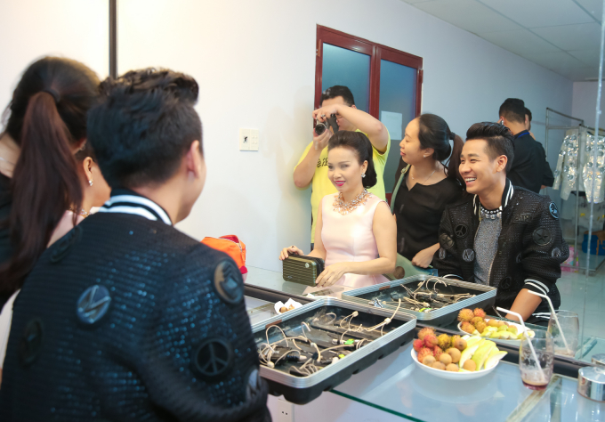 Nguy&ecirc;n Khang đa năng trong đ&ecirc;m chung kết Tuyệt đỉnh song ca nh&iacute;