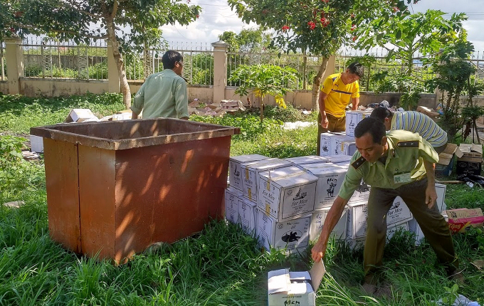 Nhiều h&agrave;ng giả bị Chi cục QLTT Gia Lai thu giữ.