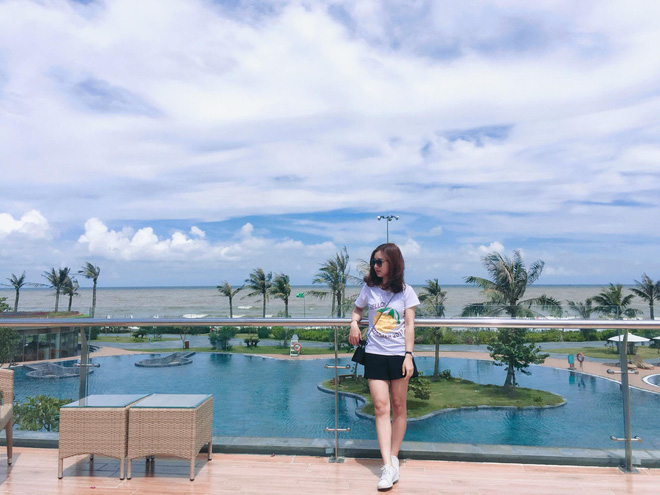 C&ocirc; gi&aacute;o trẻ v&agrave; bức h&igrave;nh