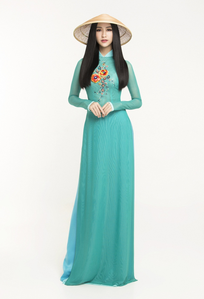 H&agrave; Thu đang xem x&eacute;t việc mang Bolero đến với cuộc thi HH Tr&aacute;i đất 2017.