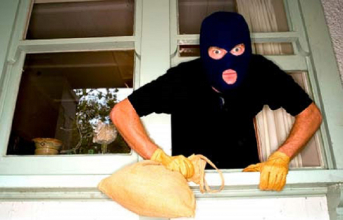 Kẻ trộm tiền của du kh&aacute;ch l&agrave; thuyền vi&ecirc;n phục vụ tr&ecirc;n t&agrave;u (Ảnh minh họa).