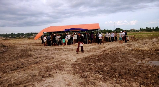 Quảng Bình: Phát hiện mộ đá kỳ lạ dưới ruộng, nghi của Quận Công