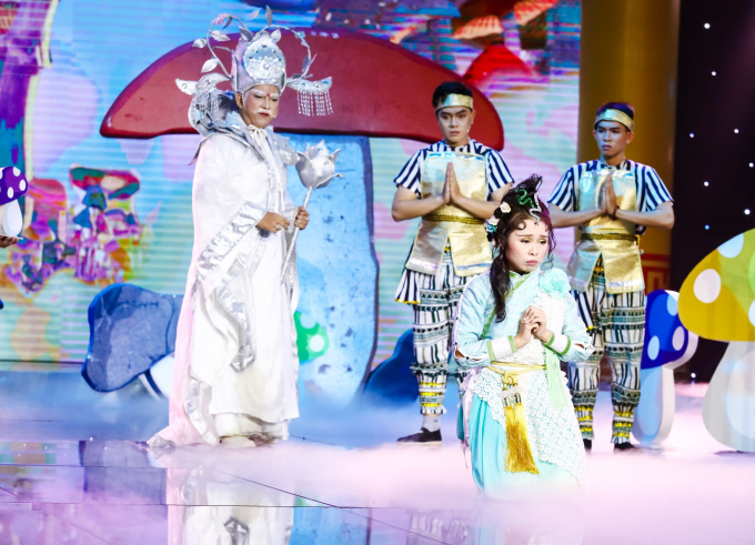 Kim Tử Long: T&ocirc;i vẫn phải đi h&aacute;t trong ng&agrave;y đ&aacute;m tang mẹ