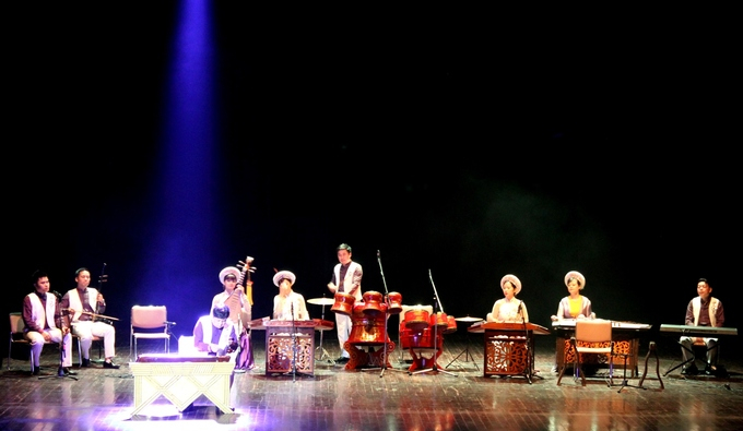 Tiết mục độc tấu đ&agrave;n bầu