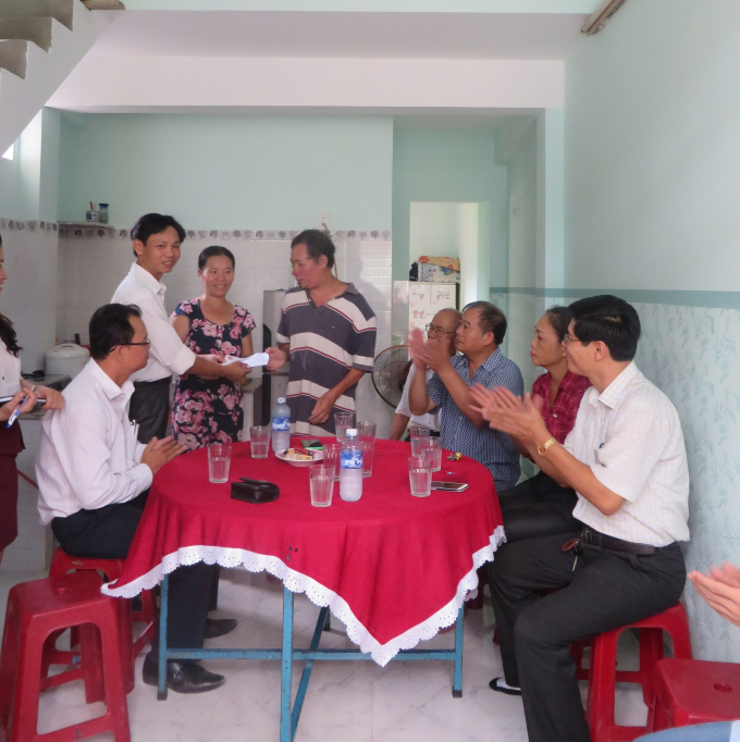 C&ocirc;ng t&aacute;c an sinh x&atilde; hội b&ecirc;n cạnh đảm bảo an ninh trật tự, &nbsp;với việc&nbsp;b&agrave;n giao&nbsp;nh&agrave; Đại đo&agrave;n kết cho gia đ&igrave;nh hộ ngh&egrave;o tr&ecirc;n địa b&agrave;n phường Thọ Quang..