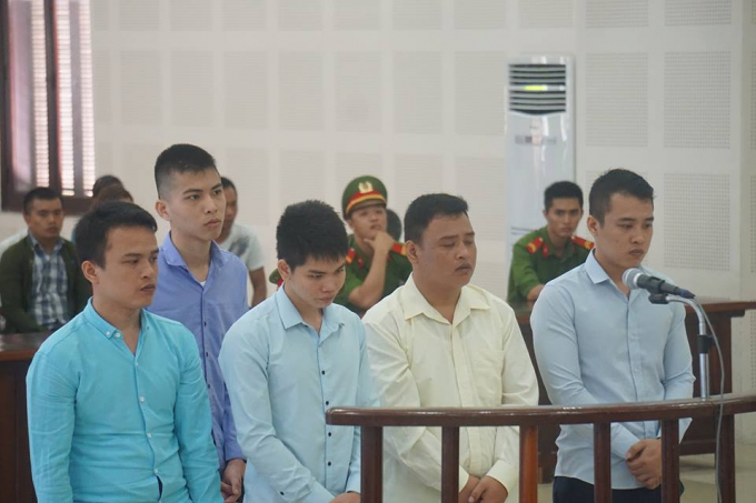 Nh&oacute;m của Qu&yacute; nhận tổng mức &aacute;n 34 năm t&ugrave; với tội danh Giết người.