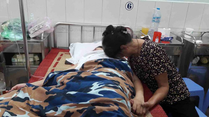 Chị T. đ&atilde; quyết định tự tử sau khi bị chuyển trường kh&ocirc;ng r&otilde; l&yacute; do. Ảnh: D&acirc;n Việt