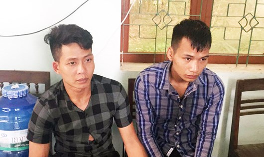 Hai đối tượng Lương Văn Dương v&agrave; Pịt Văn May.