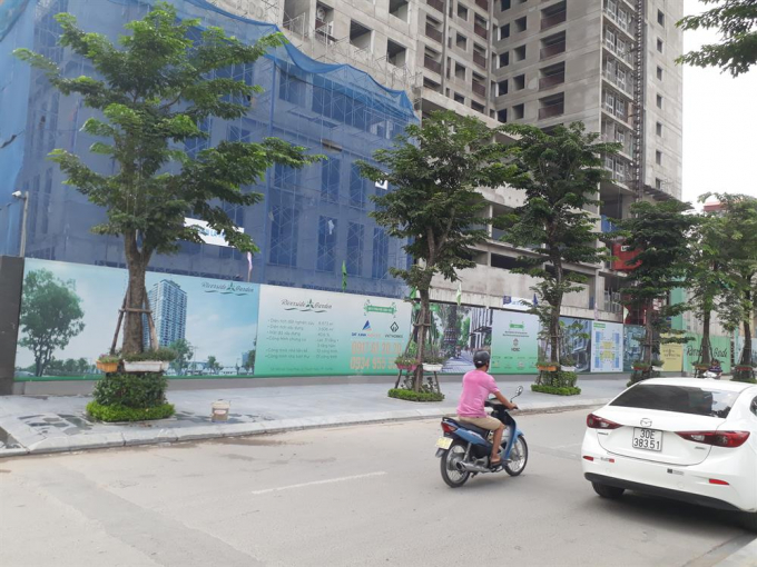 Dự &aacute;n chung cư cao cấp 349 Vũ T&ocirc;ng Phan (quận Thanh Xu&acirc;n). Khu đất n&agrave;y thuộc Cty CP Sản xuất kinh doanh xuất nhập khẩu (Prosimex), Cty n&agrave;y được th&agrave;nh lập năm 1989, tiền th&acirc;n l&agrave; cơ sở tăng gia sản xuất của Bộ Thương mại. Th&aacute;ng 6.2006, Cty chuyển đổi th&agrave;nh Cty CP như hiện nay, v&agrave; tới năm 2014 th&igrave; nh&oacute;m cổ đ&ocirc;ng chi phối nắm quyền điều h&agrave;nh đ&atilde; quyết định li&ecirc;n danh với Cty CP Thiết kế v&agrave; X&acirc;y dựng Việt Nam (Videc) để khai th&aacute;c khu đất l&agrave;m chung cư cao tầng. Ảnh: TC