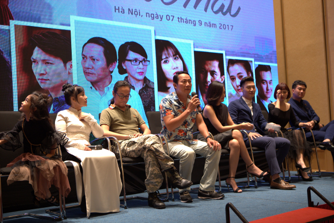 NSND Lan Hương, diễn vi&ecirc;n Mạnh Trường kh&aacute;c lạ trong h&igrave;nh ảnh mới của phim