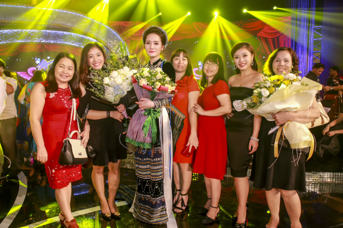 C&ocirc; g&aacute;i xinh như Hoa hậu v&agrave;o chung kết xếp hạng sao mai 2017 d&ograve;ng th&iacute;nh ph&ograve;ng