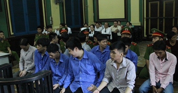 "Ma cũ" bắt nạt "ma mới", trả giá bằng hơn 100 năm tù