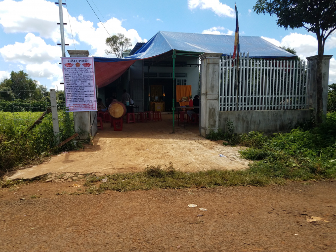 Hiện gia đ&igrave;nh đang tổ chức mai t&aacute;ng cho người vợ xấu số.