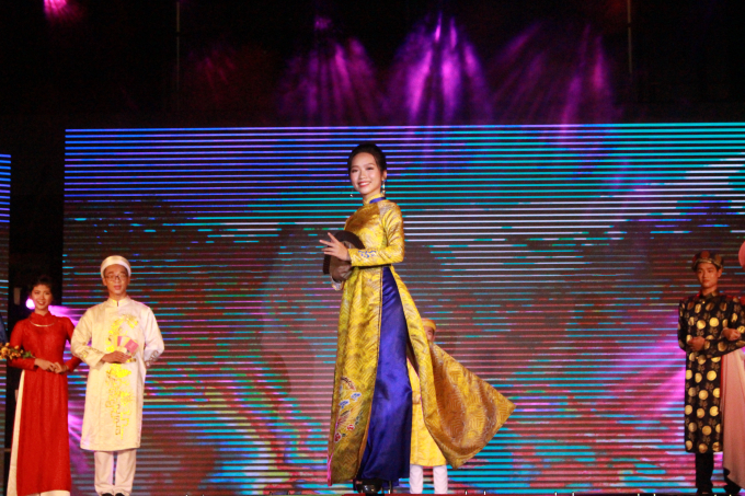 C&ocirc; g&aacute;i đến từ khối chuy&ecirc;n Văn, Nguyễn Thị Bằng Linh .