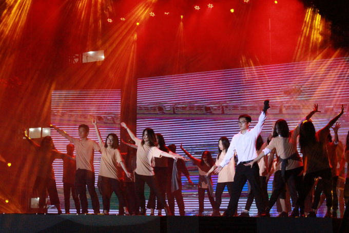 C&aacute;c tiết mục &acirc;m nhạc của&nbsp;teen Ams&nbsp;khiến kh&aacute;n giả khen ngợi kh&ocirc;ng ngớt.