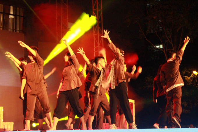 C&aacute;c tiết mục văn nghệ &ldquo;cộp m&aacute;c trường Ams.&rdquo;