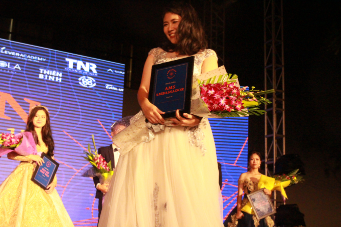 Đại sứ mới của Ams - Quỳnh Trang&nbsp;sở hữu bảng th&agrave;nh t&iacute;ch học tập ngoại kh&oacute;a