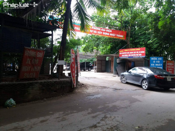 B&atilde;i tr&ocirc;ng giữ xe tại ng&otilde; 106 Ho&agrave;ng Quốc Việt kh&ocirc;ng c&oacute; giấy ph&eacute;p hoạt động