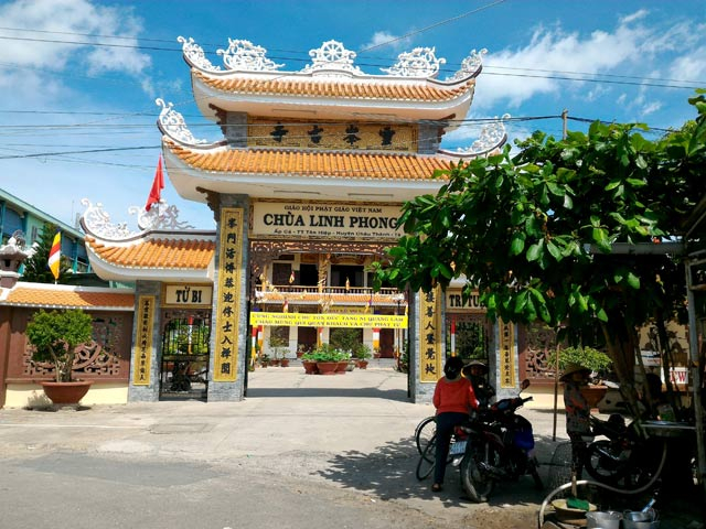 Ch&ugrave;a Linh Phong