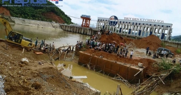 Tuyên Quang: Vụ sập cầu khiến 3 người mất tích, giàn giáo sơ sài như... giàn mướp