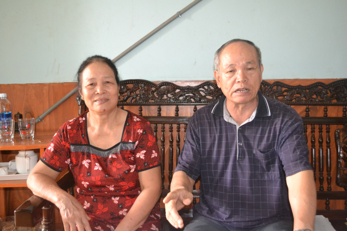 Vợ chồng &ocirc;ng H&ugrave;ng mong chờ v&agrave;o ph&aacute;n quyết c&ocirc;ng t&acirc;m của TAND tỉnh Gia Lai tới đ&acirc;y.