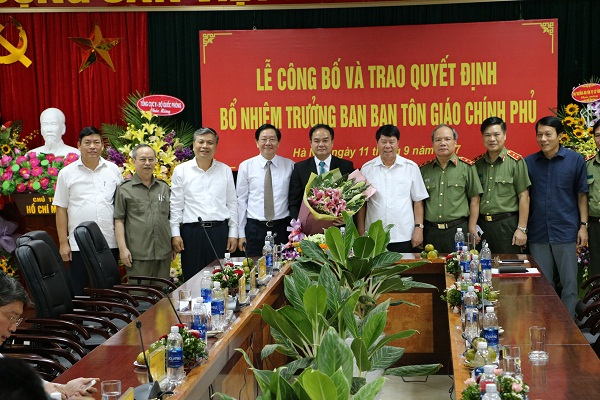 Lễ c&ocirc;ng bố v&agrave; trao Quyết định bổ nhiệm Trưởng ban Ban T&ocirc;n gi&aacute;o Ch&iacute;nh phủ