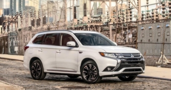 Mitsubishi Outlander giảm giá kịch sàn còn 750 triệu xả hàng tồn