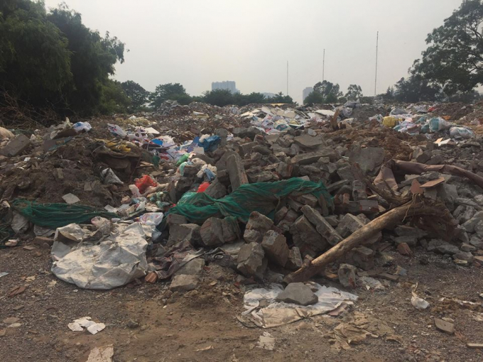 B&atilde;i tập kết phế liệu tại x&atilde; T&acirc;n Triều, huyện Thanh Tr&igrave;.