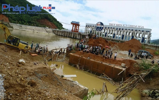 Vụ sập cầu đ&atilde; khiến cho 3 c&ocirc;ng nh&acirc;n mất t&iacute;ch v&agrave; thiệt mạng (Ảnh Tiến Vũ).