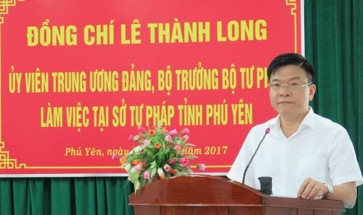 Bộ trưởng L&ecirc; Th&agrave;nh Long chỉ đạo ng&agrave;nh Tư ph&aacute;p tỉnh Ph&uacute; Y&ecirc;n cần nghi&ecirc;m t&uacute;c trong c&ocirc;ng việc, tăng cường kỷ luật, kỷ cương, kiểm so&aacute;t c&ocirc;ng t&aacute;c THA nhằm tr&aacute;nh vi phạm.