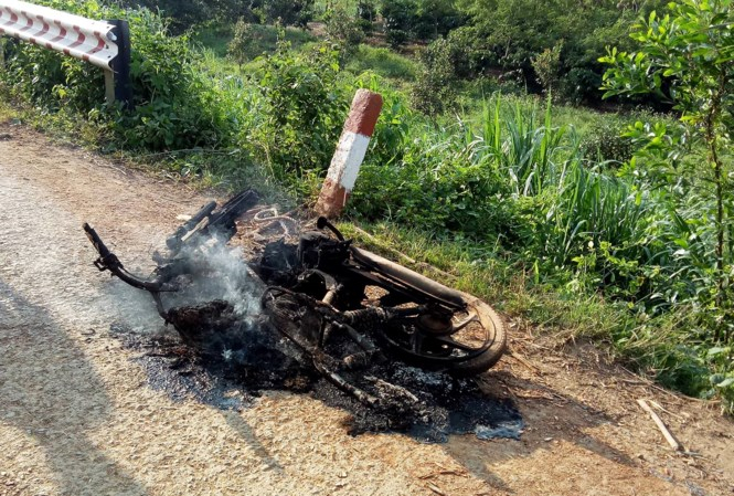 Xe tang vật đ&atilde; bị c&aacute;c đối tượng đốt ch&aacute;y.