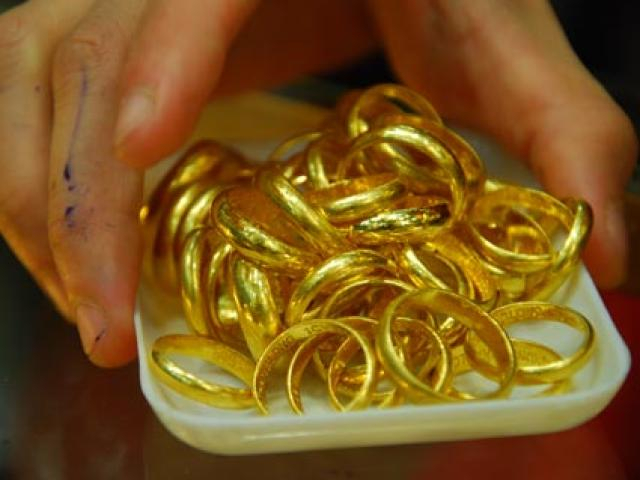 Kinh tế 24h: Gi&aacute; v&agrave;ng tiếp tục giảm s&acirc;u, Mercedes-Benz ch&iacute;nh thức triệu hồi h&agrave;ng ngh&igrave;n xe tại Việt Nam