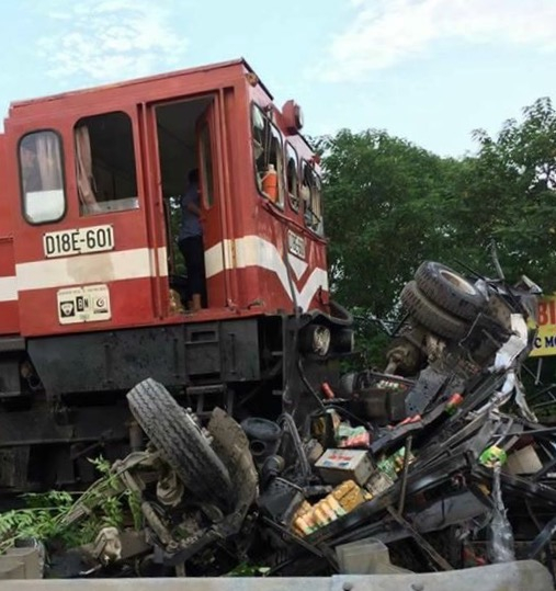 Vụ tai nạn khiến t&agrave;i xế bị thương nặng (Ảnh: Otofun).