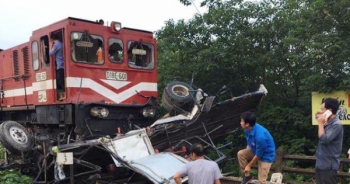 Audio Thời sự pháp luật Plus ngày 13/9: Xe tải bị tàu hỏa tông nát bét, tài xế thoát chết trong gang tấc