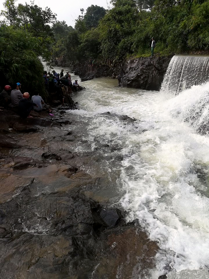 Suối Đục, nơi học sinh Q bị nước cuốn tr&ocirc;i mất t&iacute;ch.