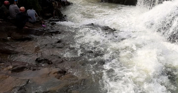 Gia Lai: Đi bơi suối, một học sinh bị nước cuốn trôi