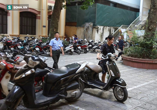 Trong cuộc họp, chị đ&atilde; bật kh&oacute;c khi n&oacute;i l&ecirc;n những bức x&uacute;c của m&igrave;nh