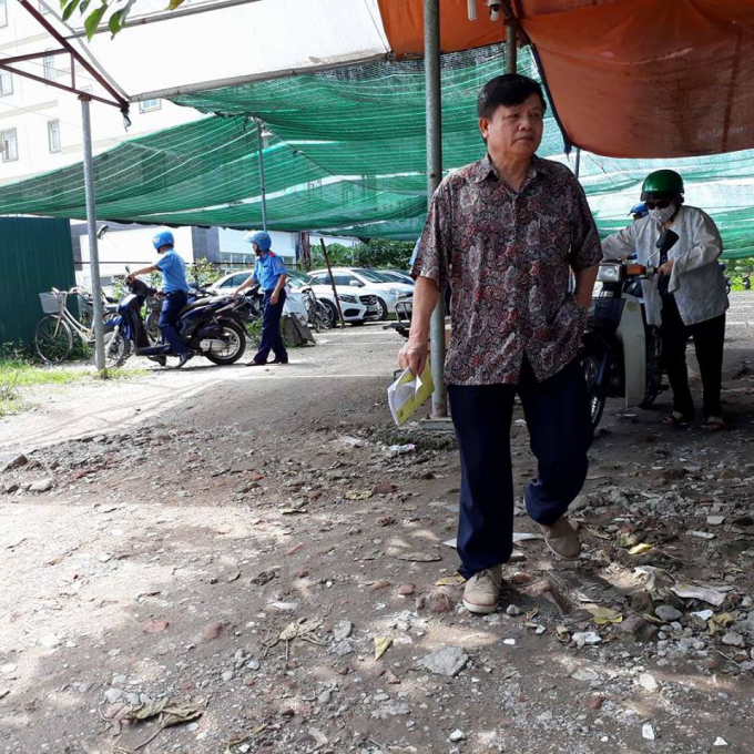 Xuất hiện lực lượng Thanh tra giao th&ocirc;ng nhưng b&atilde;i xe kh&ocirc;ng ph&eacute;p vẫn hoạt động.