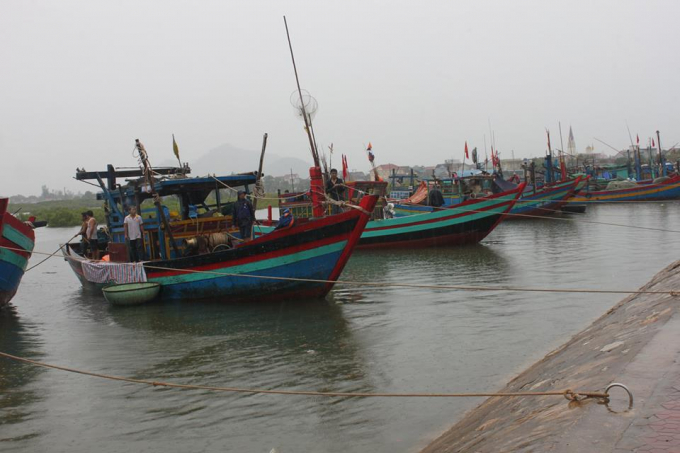 Tại cảng c&aacute; Cửa S&oacute;t (H&agrave; Tĩnh) phần lớn t&agrave;u thuyền đ&atilde; về nơi neo đậu an to&agrave;n.
