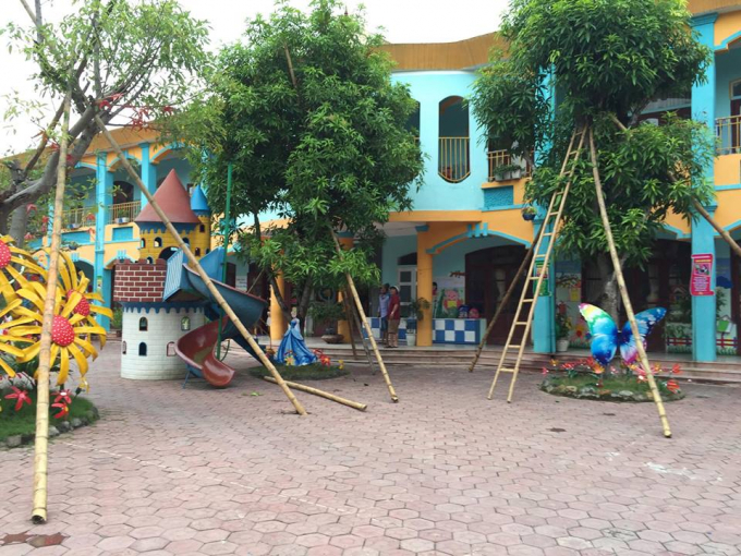 &nbsp; &nbsp; &nbsp; &nbsp; &nbsp; &nbsp; &nbsp; &nbsp; &nbsp; &nbsp; &nbsp; &nbsp; &nbsp; &nbsp; &nbsp; &nbsp; &nbsp; &nbsp; &nbsp;Cũng như chằng chống c&aacute;c c&acirc;y to trong khu&ocirc;n vi&ecirc;n trường.