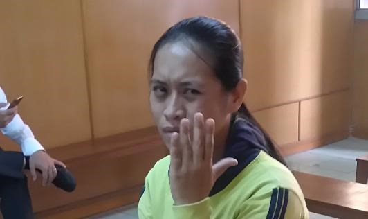 Bị c&aacute;o Loan tại phi&ecirc;n t&ograve;a.