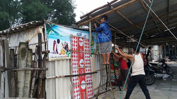 Người d&acirc;n tỉnh Thừa thi&ecirc;n Huế đang gia c&oacute; h&agrave;ng qu&aacute;n ứng ph&oacute; với