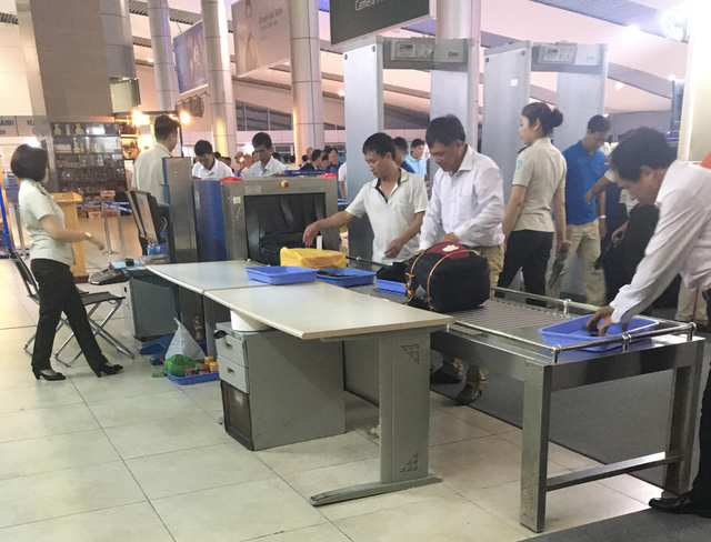 An ninh soi chiếu l&agrave; một trong những khoản ph&iacute; tăng l&ecirc;n từ 1/10.