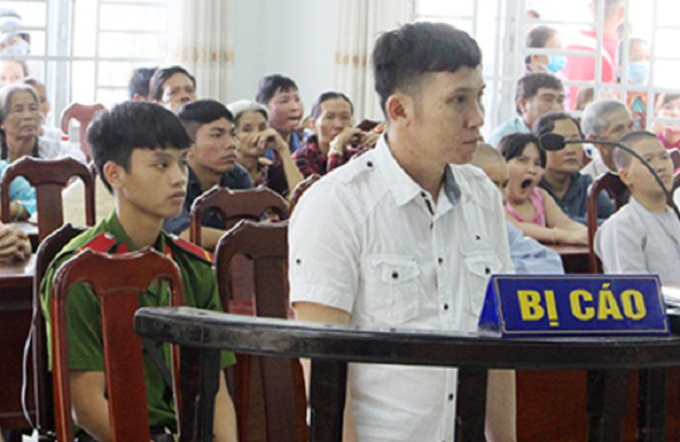 Bị c&aacute;o Dương Ho&agrave;ng Long tại phi&ecirc;n x&eacute;t xử. (Ảnh: b&aacute;o D&acirc;n tr&iacute;)