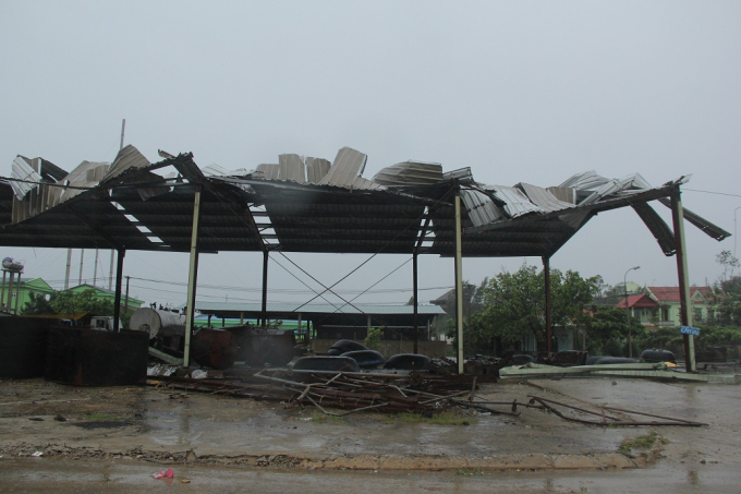 Nhiều c&ocirc;ng ty, x&iacute; nghiệp bị gi&oacute; tốc m&aacute;i.