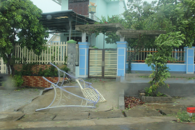 B&atilde;o số 10 ở Quảng Trị: Nước lũ chia cắt nhiều v&ugrave;ng