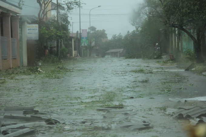 B&atilde;o số 10 ở Quảng Trị: Nước lũ chia cắt nhiều v&ugrave;ng