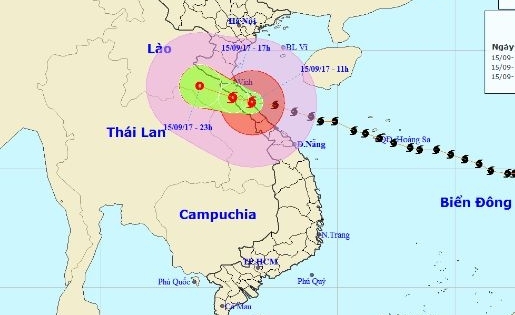 Bão số 10 tiến sát vào Hà Tĩnh - Quảng Bình